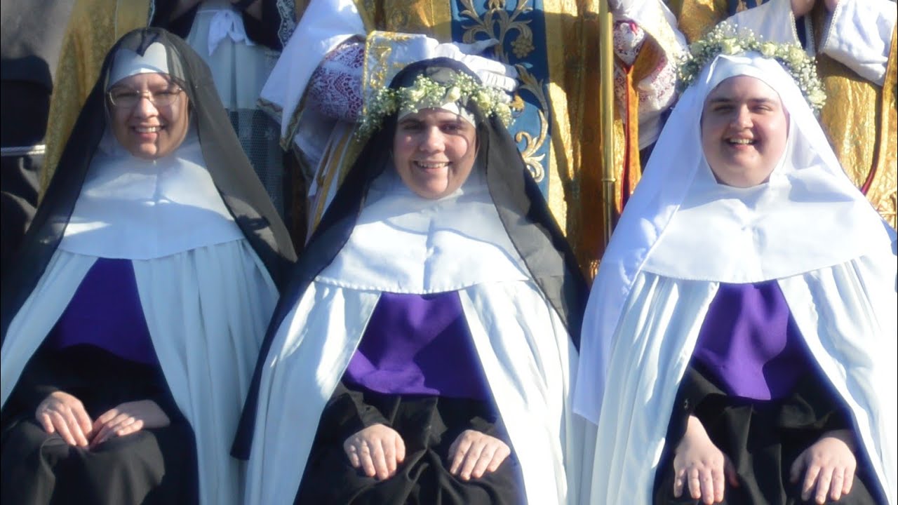 quoprimum1 is live! Sister chant Compline