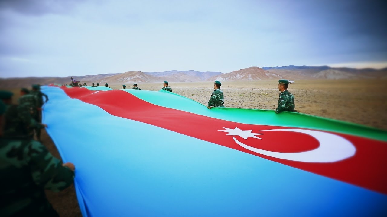 5100 metr uzunluqda dövlət bayrağı ilə Azərbaycan sərhədçilərinin yürüşü