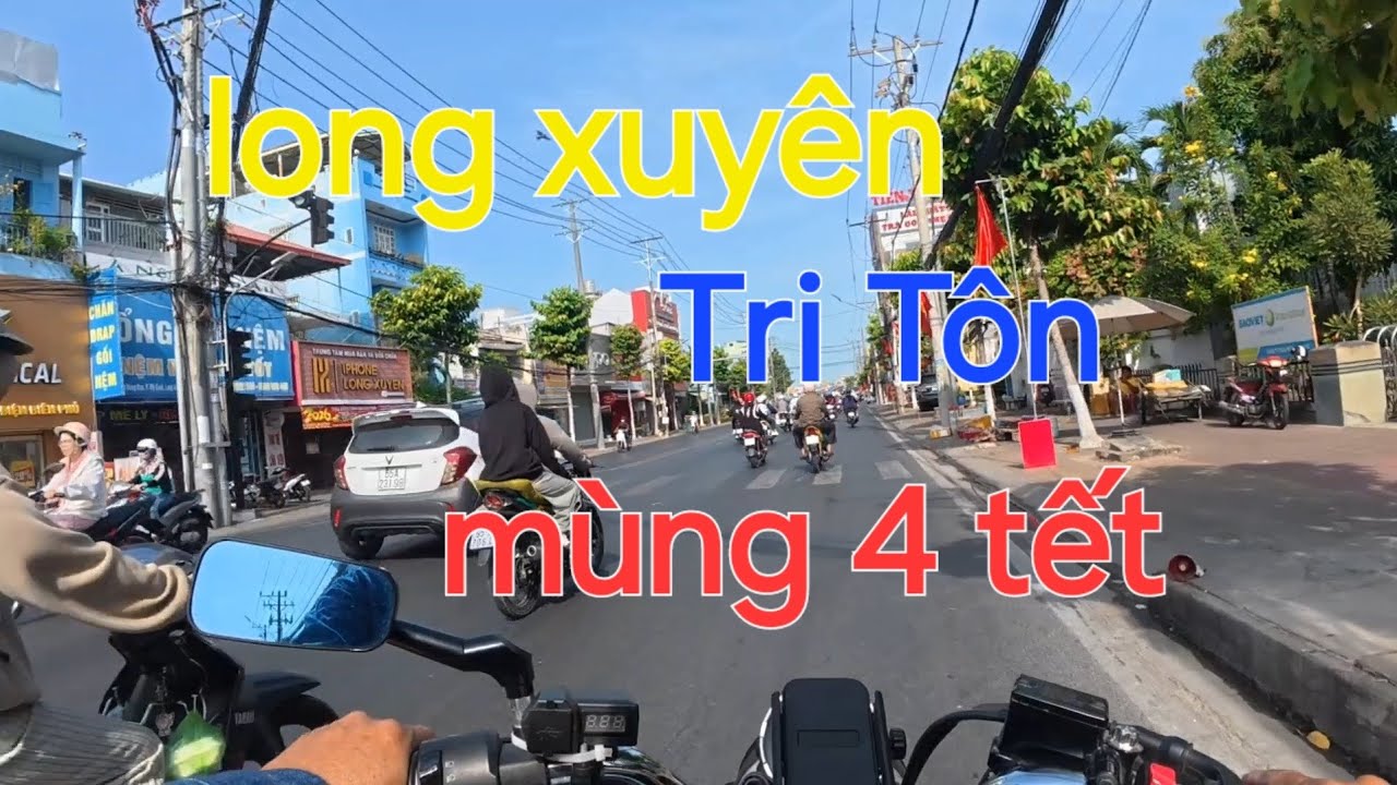 Đi từ Long Xuyên - Tri Tôn quá đông nghẹt xe 
