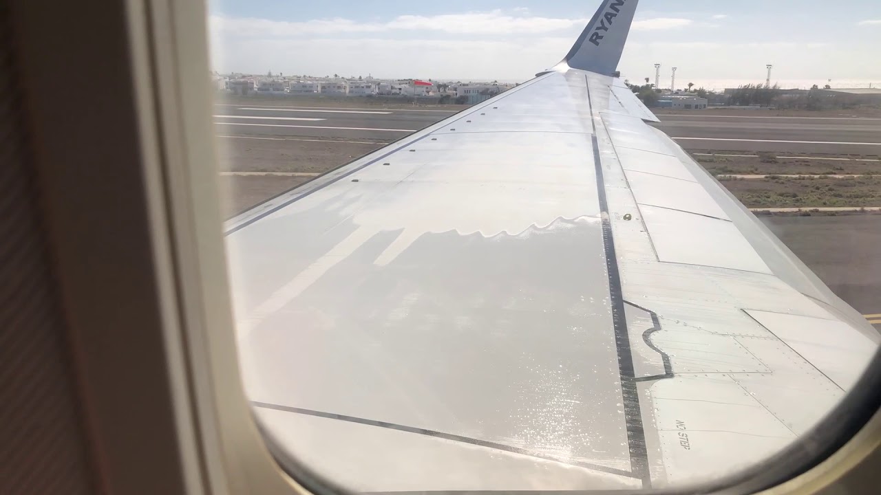 Ryanair landing in Lanzarote + jingle