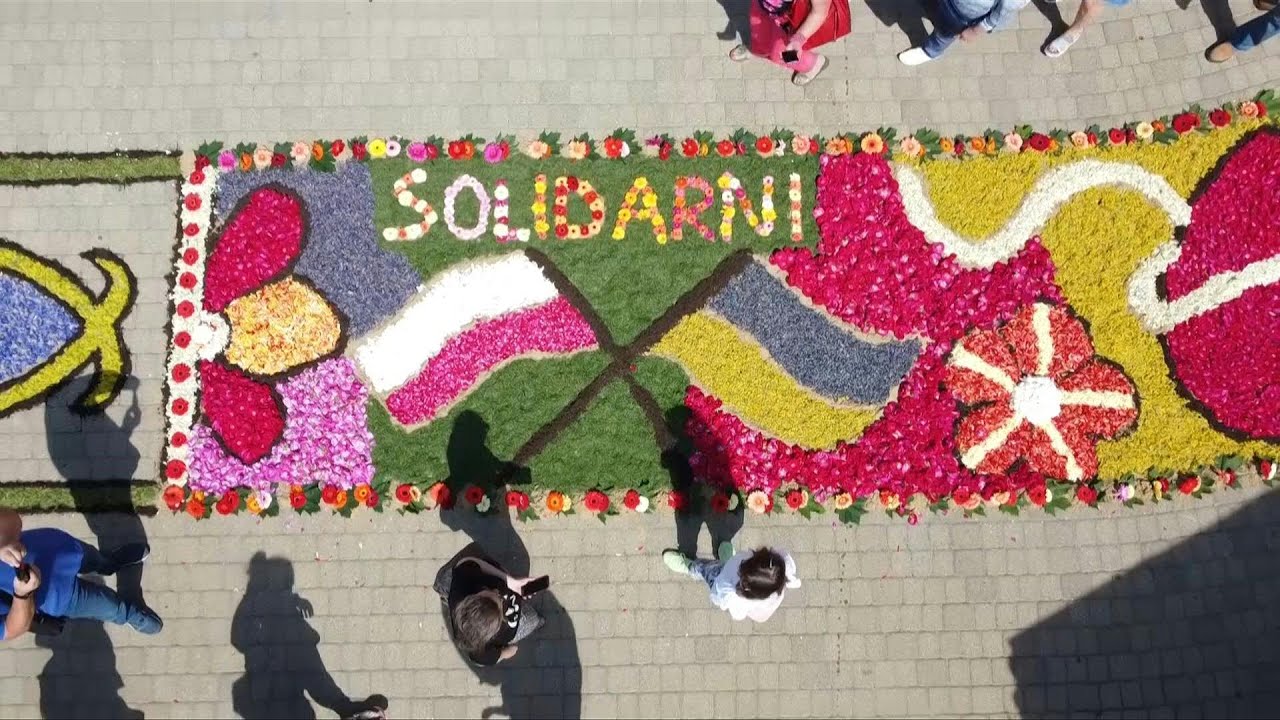 Two hundred year old tradition sees Polish town covered in flowers for Corpus Christi | AFP