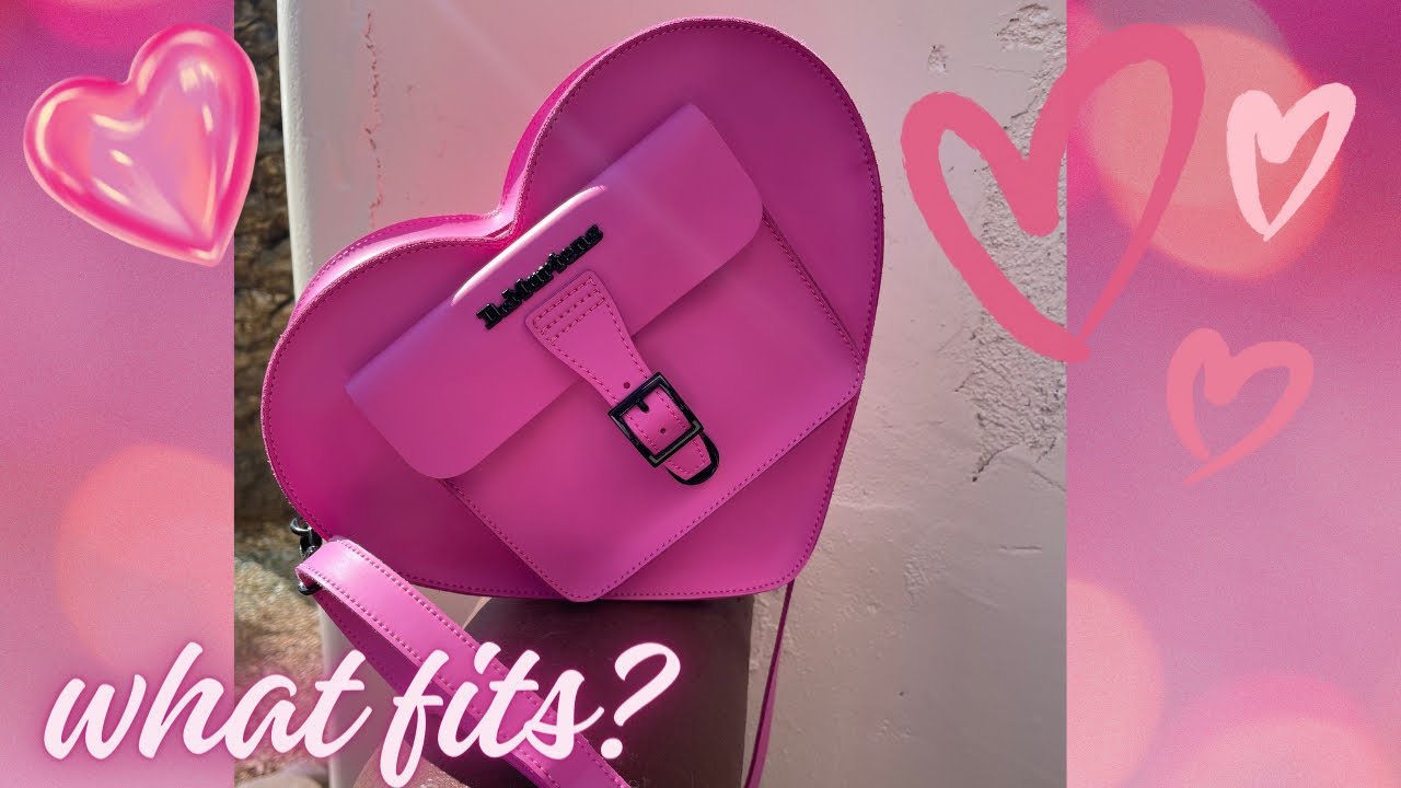 What’s in my heart shaped bag? 💕💌 Dr. Martens HEART SHAPED bag 🎒 lazy switch out // Robin Cookie