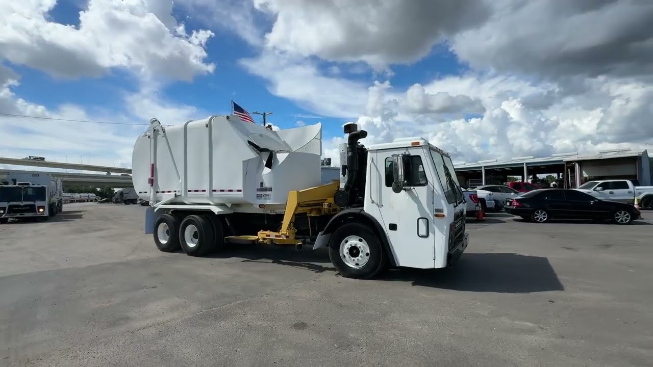 2013 Mack LEU613 37 yd. Heil Side Loader Garbage Truck-108024