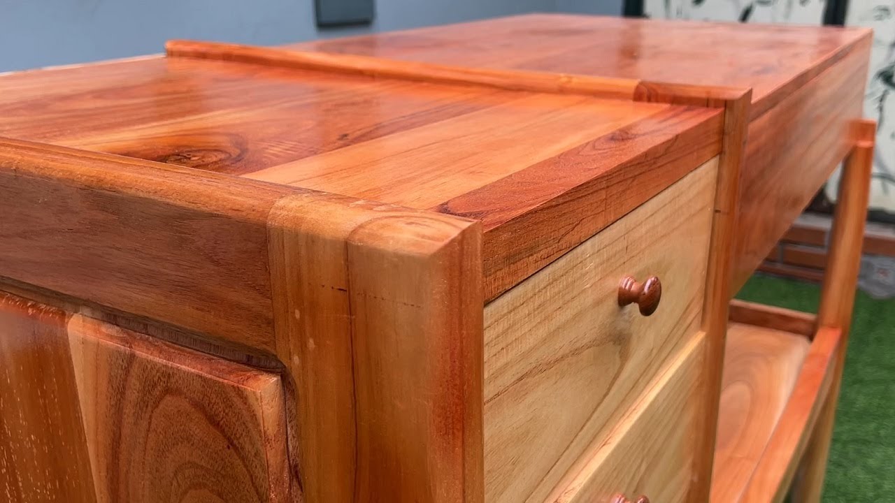 A Beautiful Table With Strange Design!