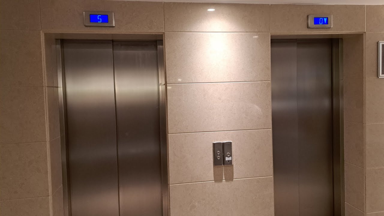 Busy! 2x Otis Gen2 MRL traction elevators @ Hotel Alexandrion Experience ****, Sinaia, RO