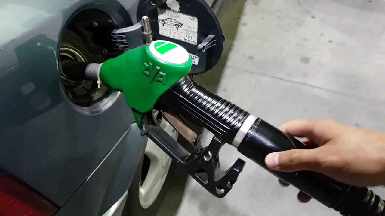 JAK ZATANKOWAĆ PALIWO NA STACJI PALIW W SAMOCHODZIE? #benzyna #paliwo #stacja #auto #forumwiedzy