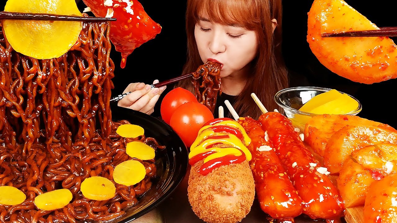 ASMR MUKBANG :) Лапша с черной фасолью, Tteokgangjeong, Редис Кимчи, Хотдог.