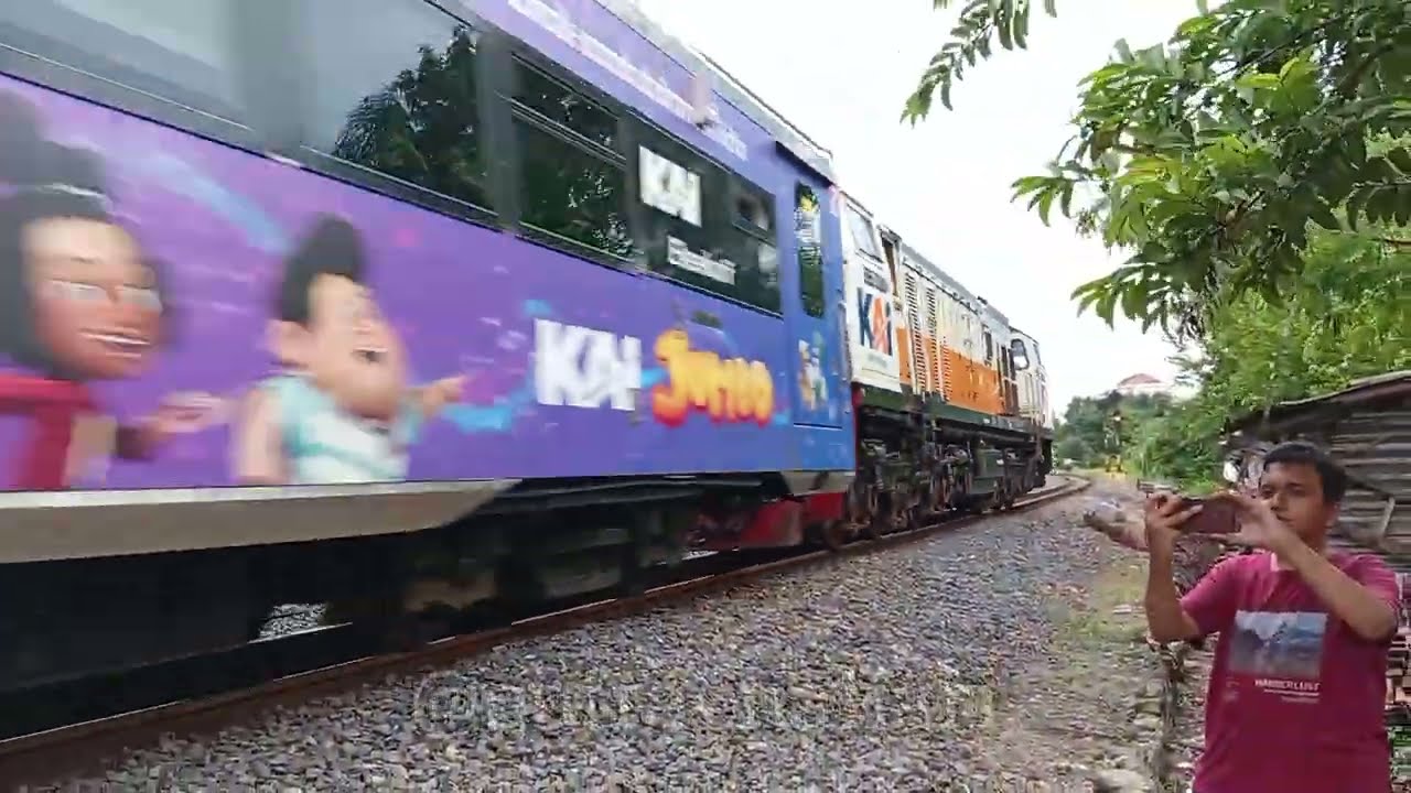 DISINI BANYAK MASINIS YANG MENYAPA KEPADA RAILFANS SAAT HUNTING KA