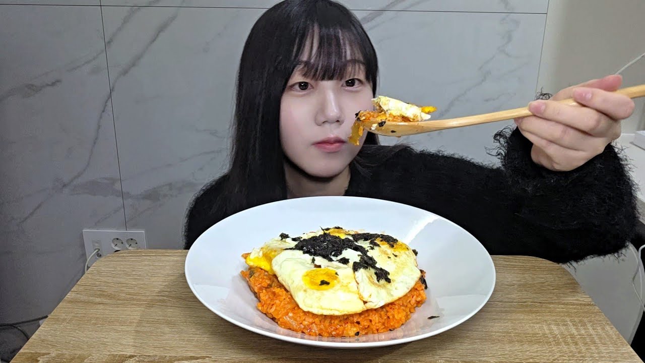 [ASMR] 믿고 먹는 임짱님 레시피🔥 김치볶음밥 ImJjang’s Kimchi Fried Rice 🍚🔥😋