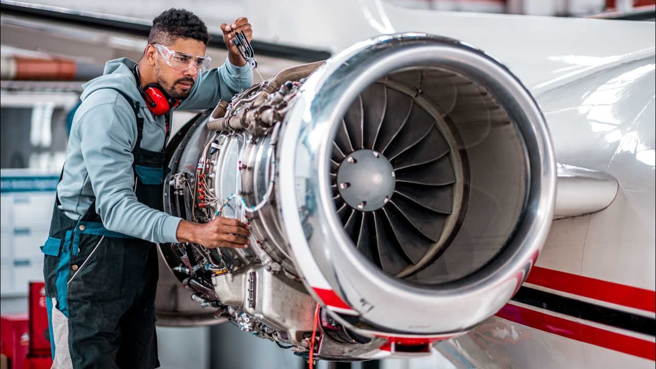 3 Aviation Careers That AREN'T A Pilot