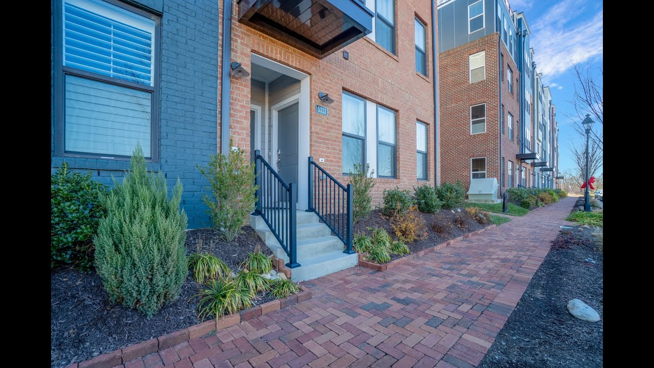 Stunning 2 Bedroom Townhome in Rocketts Landing Available In Richmond VA