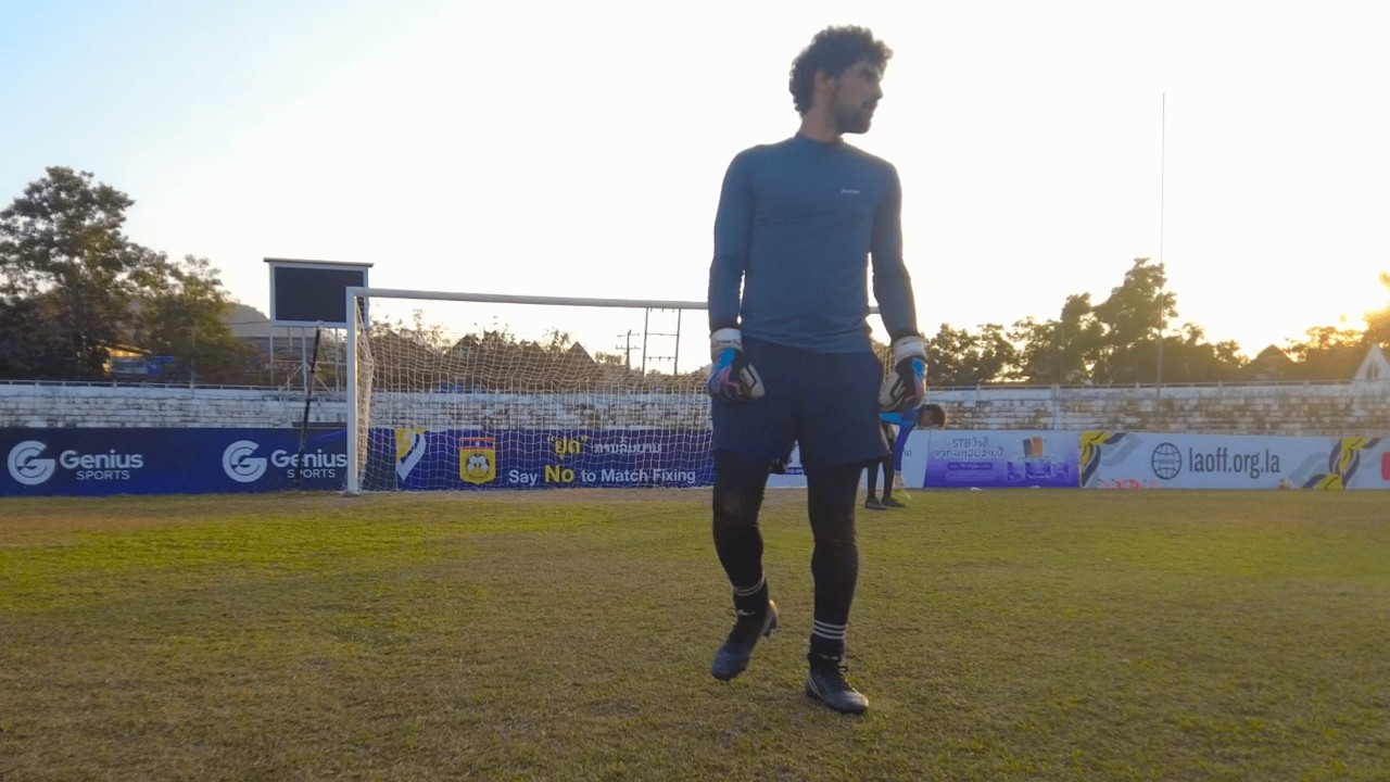 Aos 34 anos, um brasileiro ganhou uma nova chance na 1ª divisão do Laos 🇱🇦