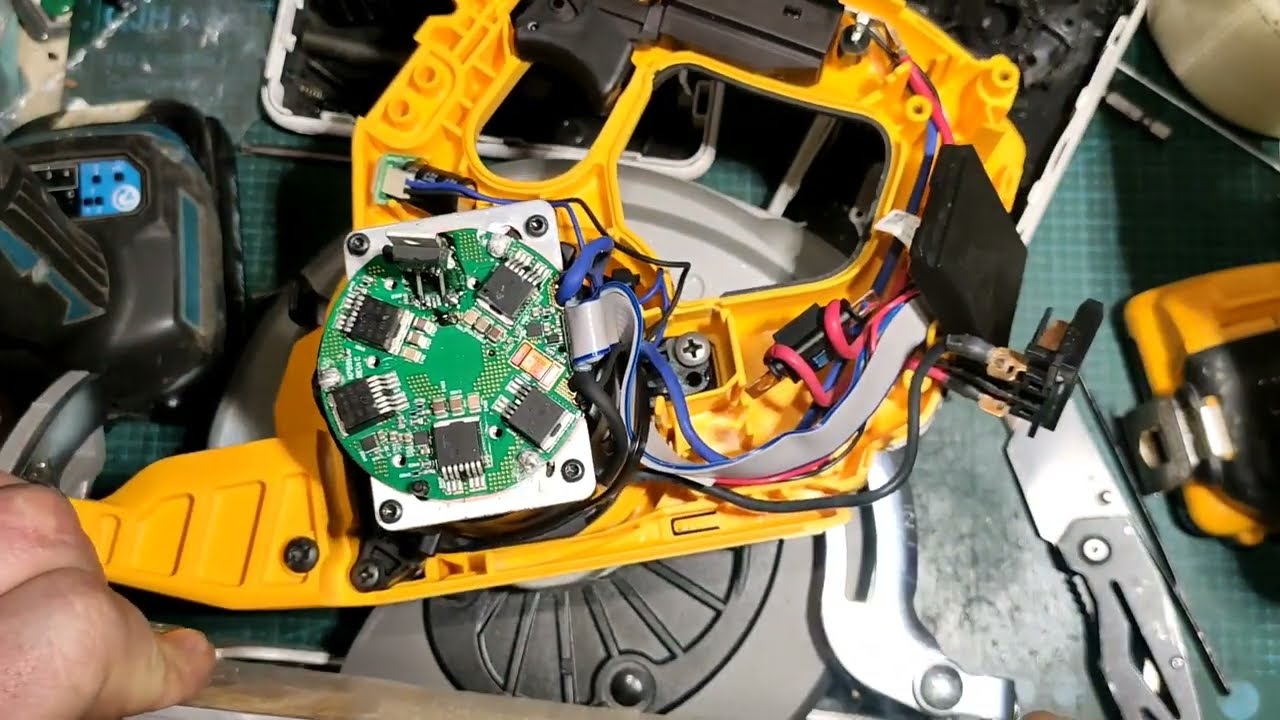 DeWalt DCS573 ДІАГНОСТИКА КОНСТРУКЦІЯ (частина 1, вигляд з середини)