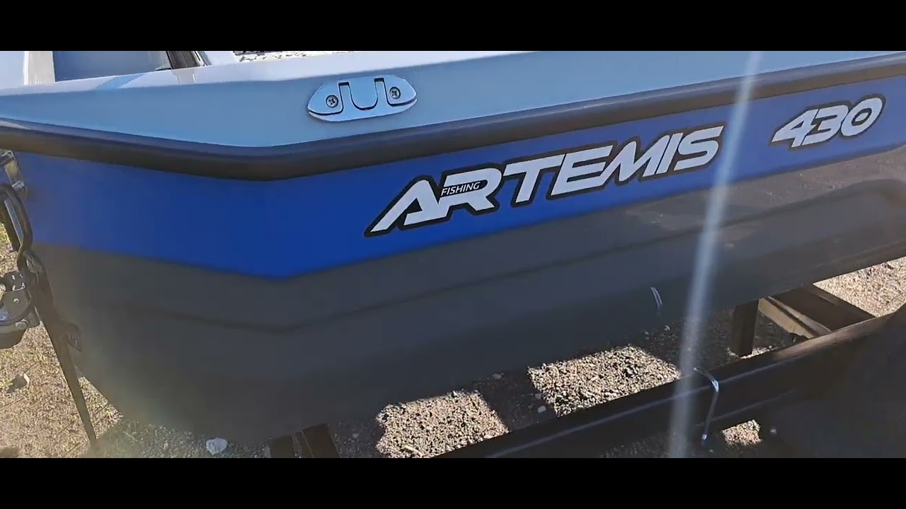 ARTEMIS 430.  Łódź wędkarska