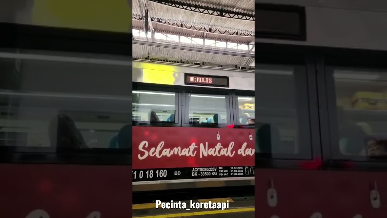 Kereta Api Argo Wilis Full Stiker Natal & Tahun Baru Di Stasiun Yogyakarta