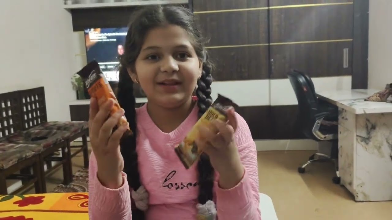 Aaj papa mama ke liye chocolates 🍫 aur cake 🍰 lae # Naba Fatima 🧕 # shorts and vlogging 📱