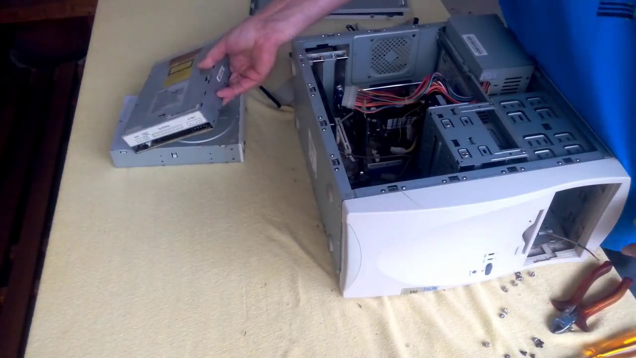 Den alten Computer zerlegen und die Edelmetalle zu Geld machen