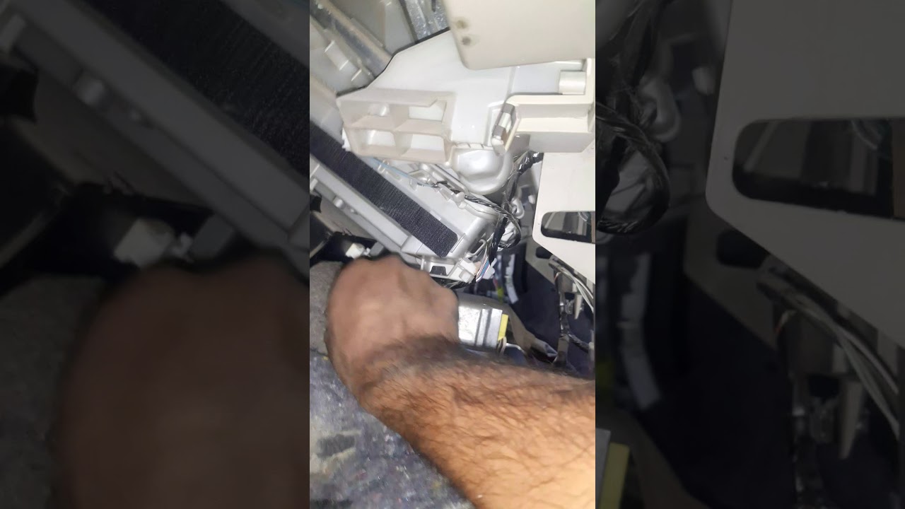 how to remove Evaporator Toyota Yaris 2006