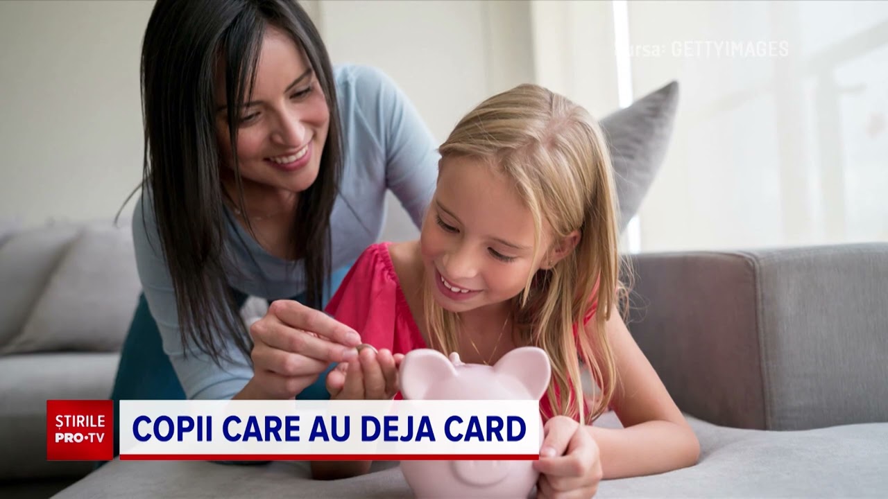 Băncile eliberează tot mai multe carduri de debit pentru copii. Părinții vor să-i educe financiar