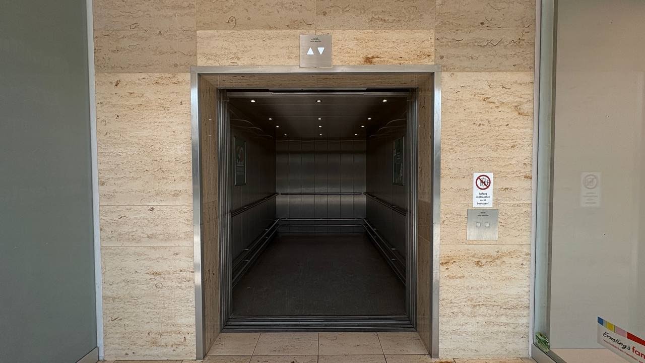 Smooth 2015 OSMA hydraulic Elevator in Erfurt