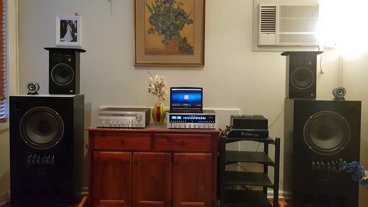 Acoustic Research 18 (AR18) Speaker