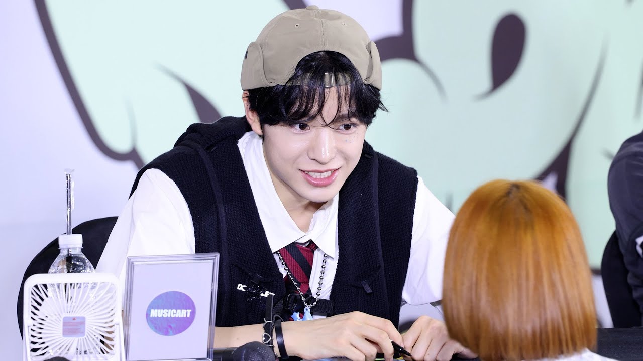 NCT WISH 'YUSHI' 사인중인 유우시 (엔시티 위시) 직캠 | 'poppop' Fansign Event • 250420