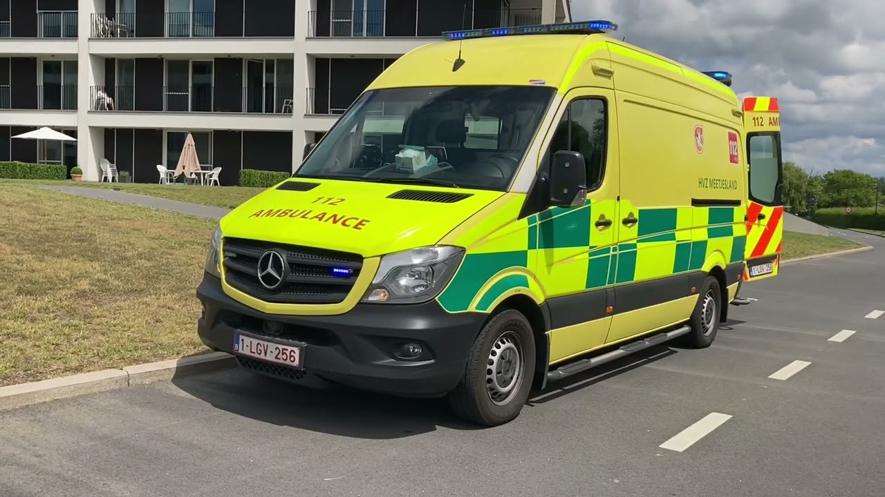 Brandweer Aalter - ziekenwagen richting interventie in Aalter en daarna richting ziekenhuis