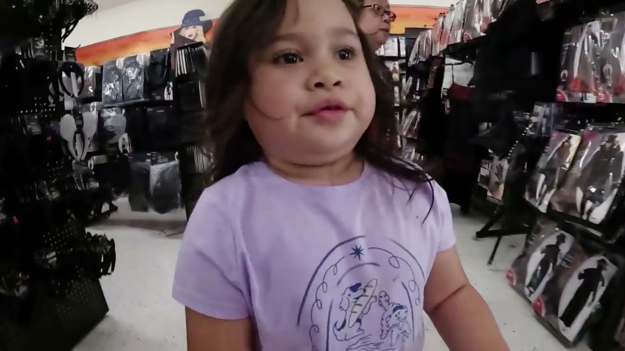 🎃👻 Violet’s Spooky-Fun Spirit Halloween Adventure! 🎈🧡 (Not Too Scary!)