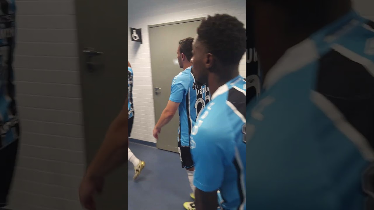 Arthur e Amuzu voltando para o 2&deg; tempo #Gr&ecirc;mio #Imortal #Arena
