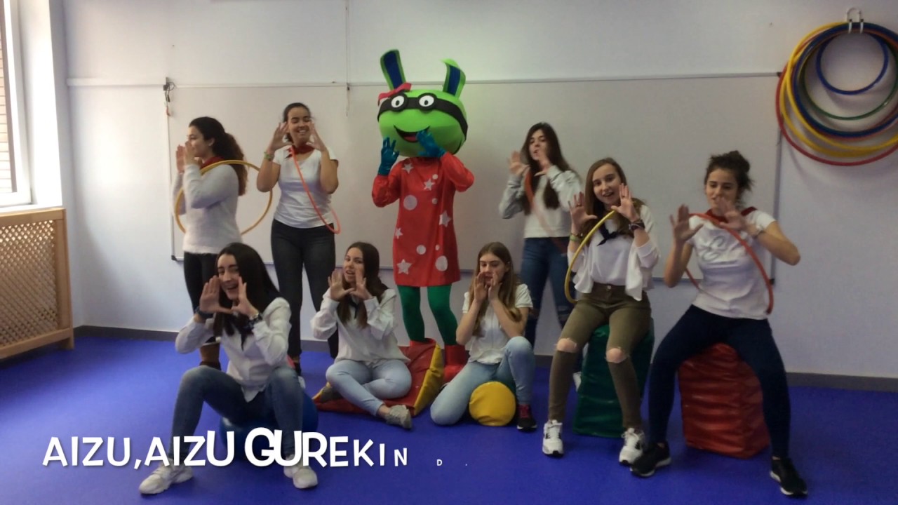 Aizu nire eskuak hartu