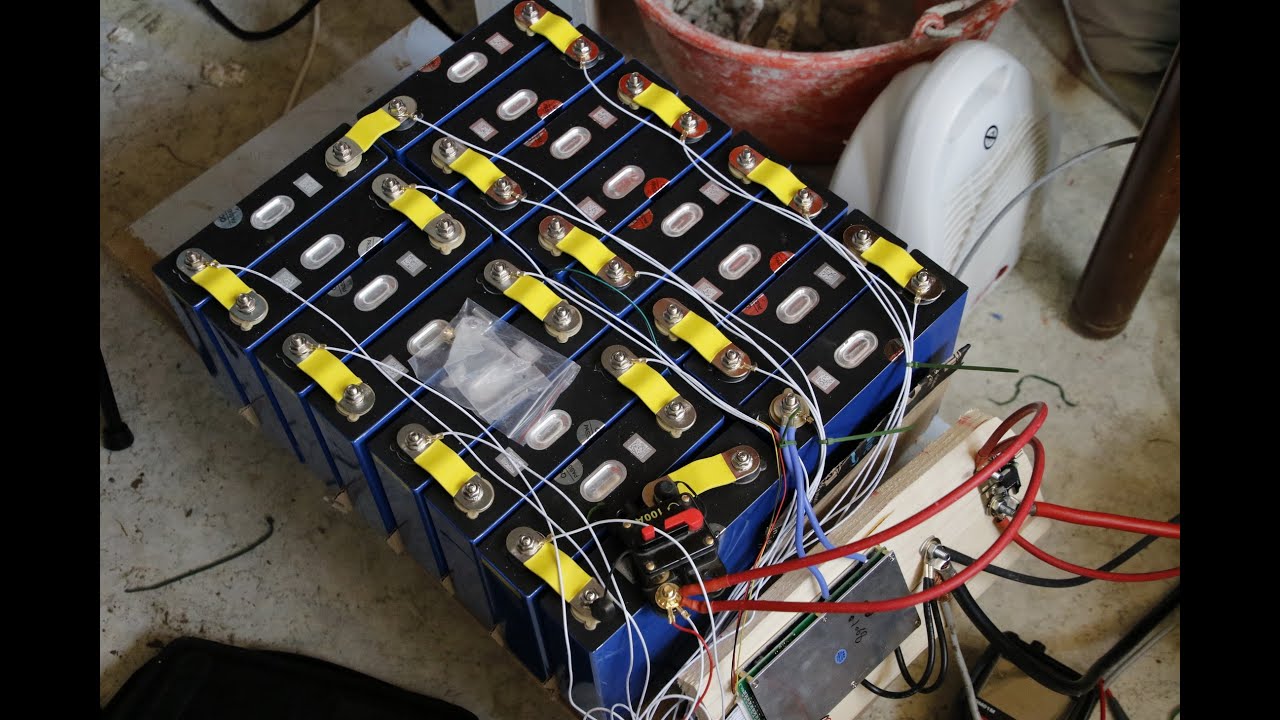 Assembliamo il pacco batterie Lifepo4 e colleghiamo il Bms.