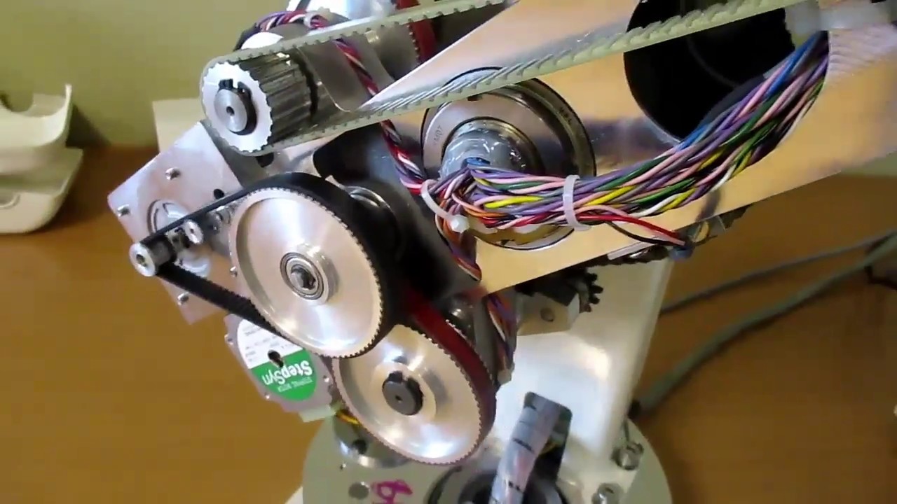 Brazo robótico R17 de ST Robotics