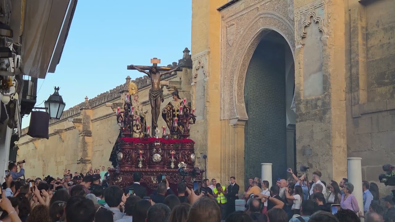 Cristo de las Penas en el traslado de vuelta de la Magna de Córdoba 2025
