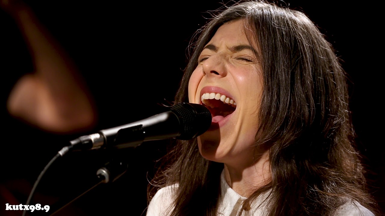 Julia Holter- 