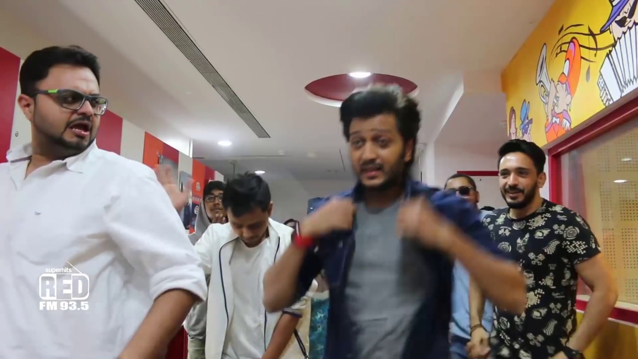 Riteish Deshmukh And Rishi Kapoor Crazy Dancing In Red FM | Mauli