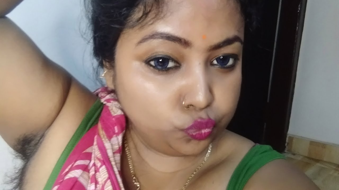 বন্ধুরা আমার যা আছে   তোমাদেরকে সব  খুলে দেখিয়ে দিলাম# ঘামে আমার বগলটা চ্যাপ চ্যাপ করছে