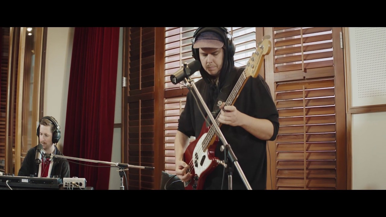LEISURE - Falling (Live)