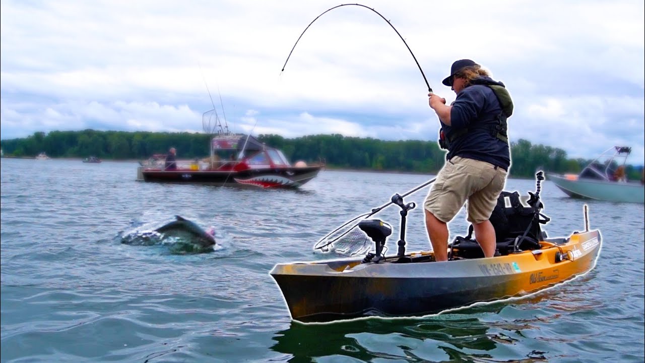 Рыбалка с каяка на ОГРОМНОГО королевского лосося с @AddictedFishing