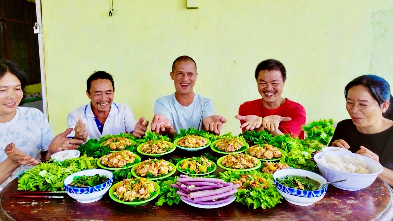 Đãi Thợ Mắm Chưng Trứng Muối Ăn Với Rau Sống Cực Đã