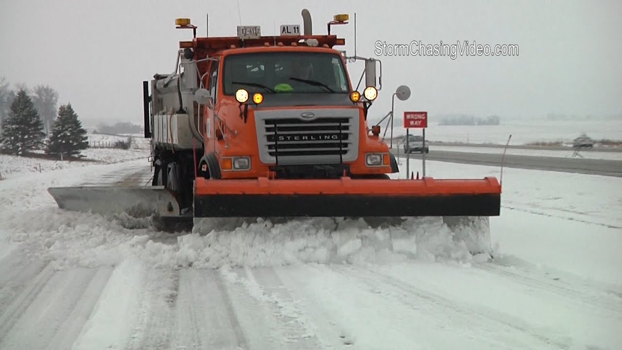12/23/2014 Albert Lea MN Holiday Snow Travel Head Ache B-Roll