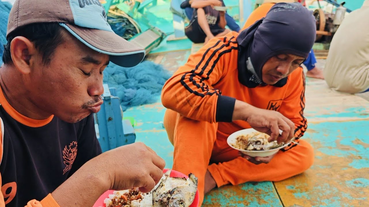 MAK NYUSS!! Menu Makan Sore Ikan Bakar Bumbu Sate Ala Nelayan Tradisional - Vlog Nelayan Story