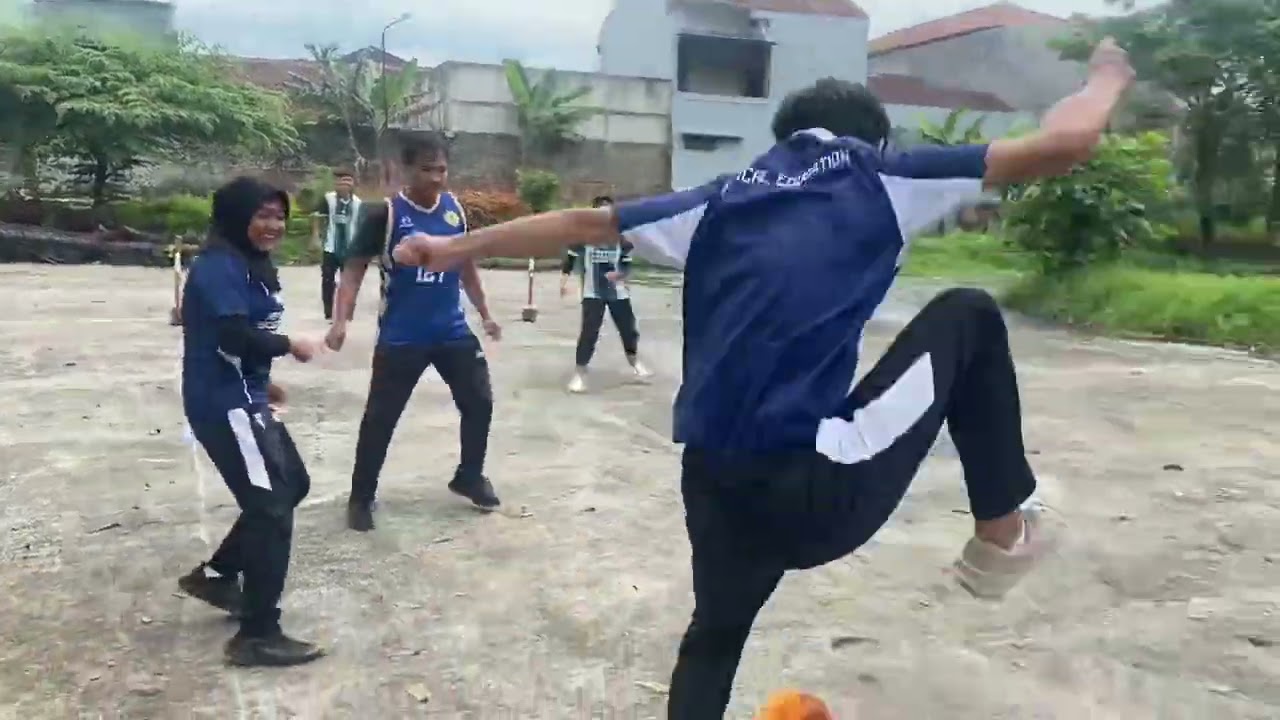 OLAHRAGA TRADISIONAL KELOMPOK 11  “ SEPAK SAWUT” 