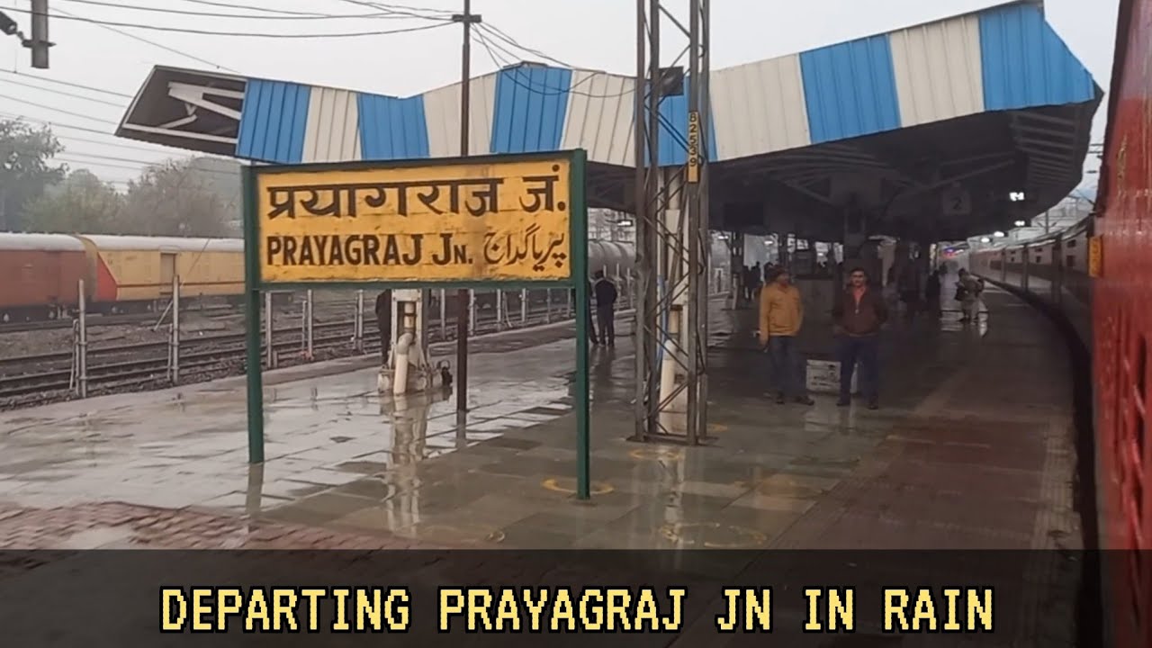12817 Jharkhand Swarn Jayanti Exp Departing Prayagraj Junction in Rain
