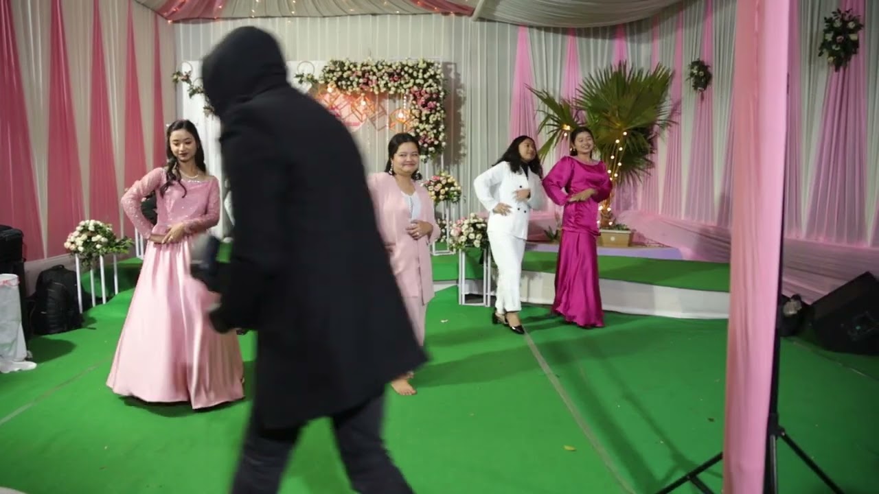 group dance by phibanpynhun syiem ,saphilabet syiem and the syiem sisters👭.......