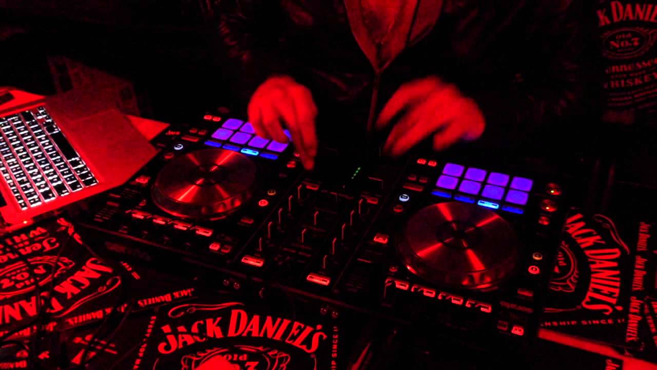 JACK DANIEL'S Set Mitchell Leon & Mario Vergara (Intro) Eye I Eye-Claude VonStroke