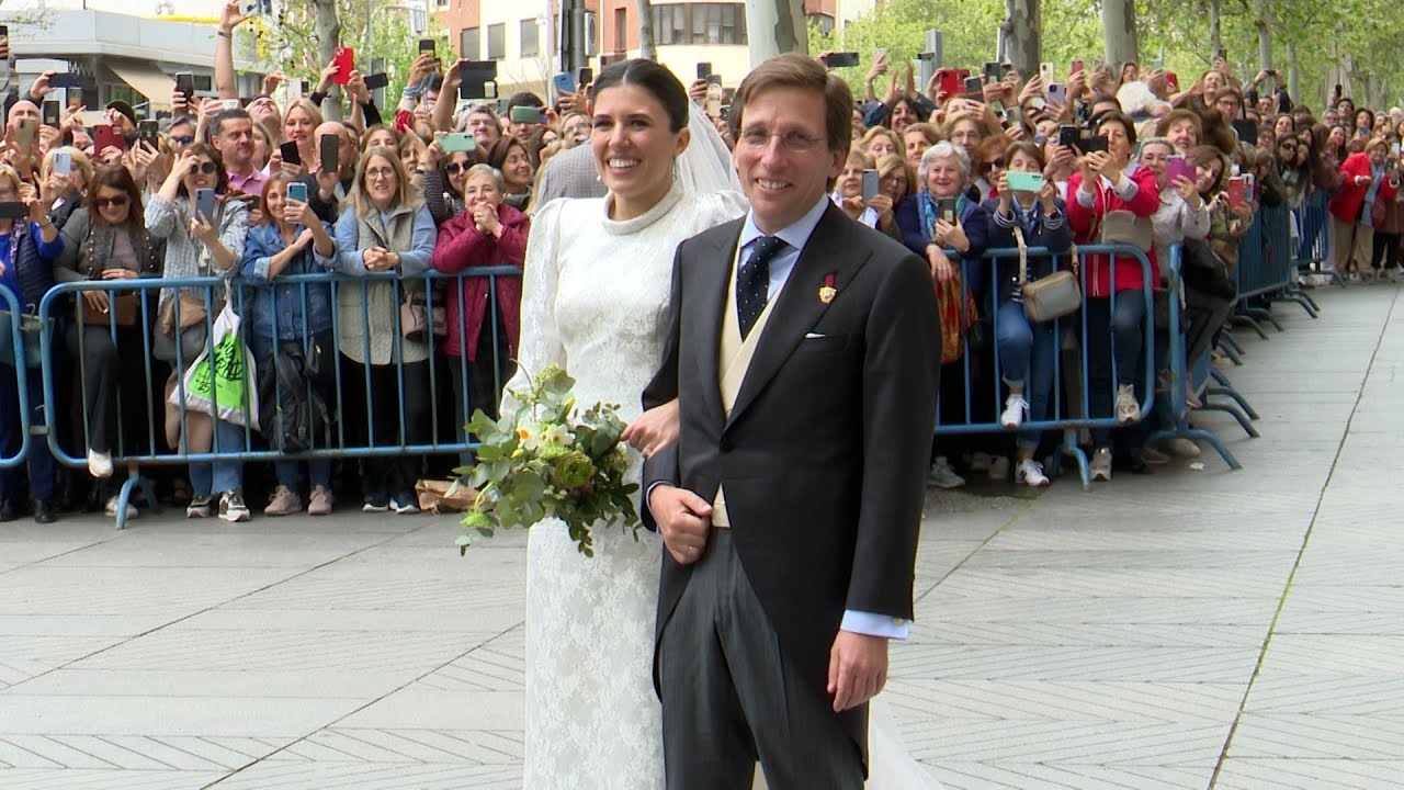 José Luis Martínez - Almeida sale de la Iglesia tras su enlace con Teresa Urquijo