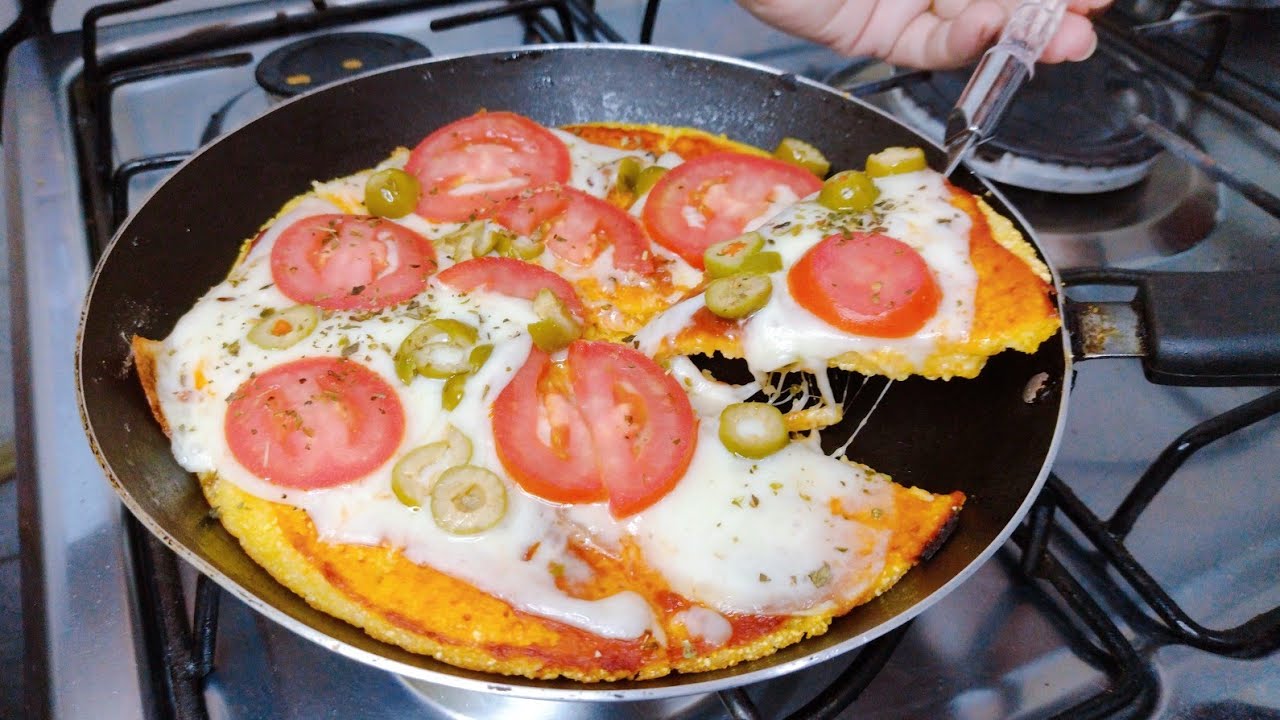 PIZZA DE CUSCUZ NA FRIGIDEIRA PRONTA EM 10 MINUTOS,COM POUCOS INGREDIENTES PARA O CAFÉ DA MANHÃ