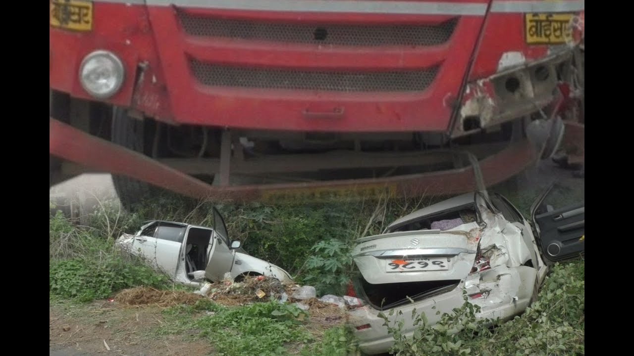 मनोर वाडा येथे भीषण अपघात; उभ्या असलेल्या स्विफ्ट डिझायर कारला बसने दिली धडक - @NewsPoliceReporter
