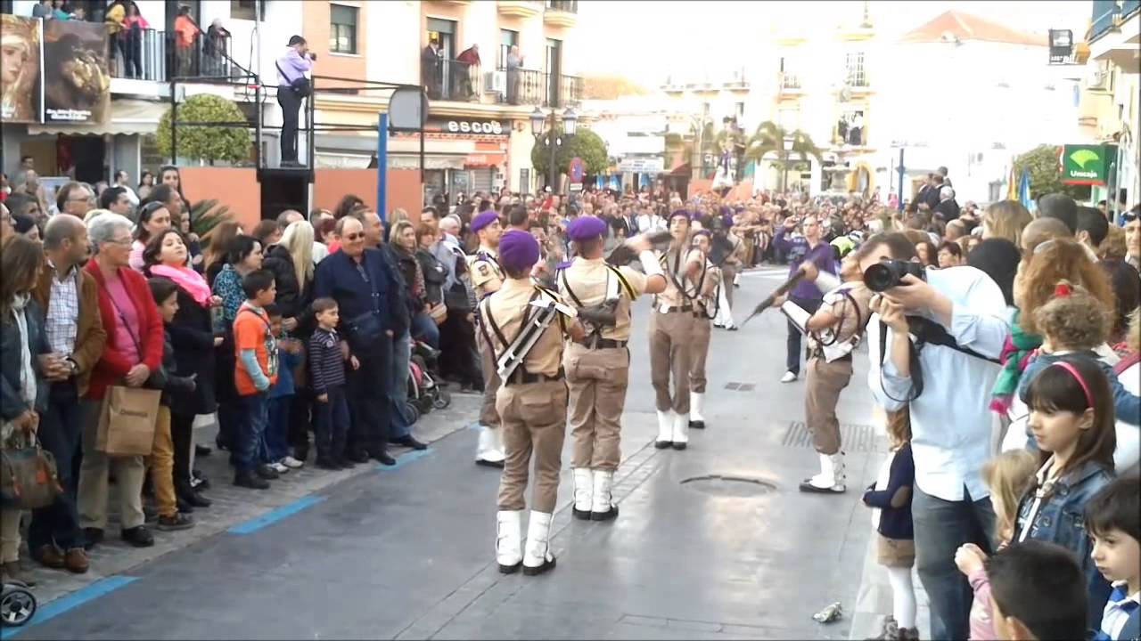 Boínas morás y negras desfile de Alhaurín de la Torre
