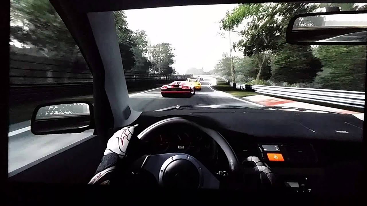 Koenigsegg CCX vs Mitsubishi Lancer EVO 9